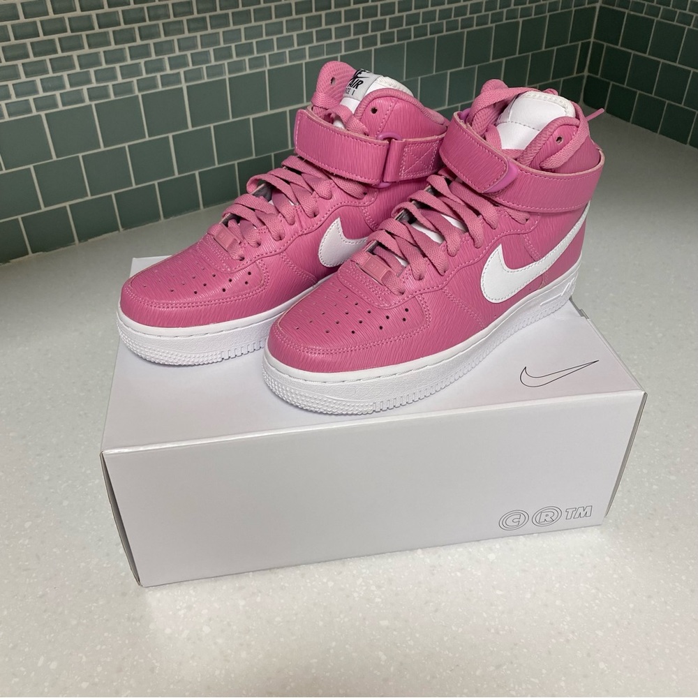 Nike Dunks, Pink, Size 6